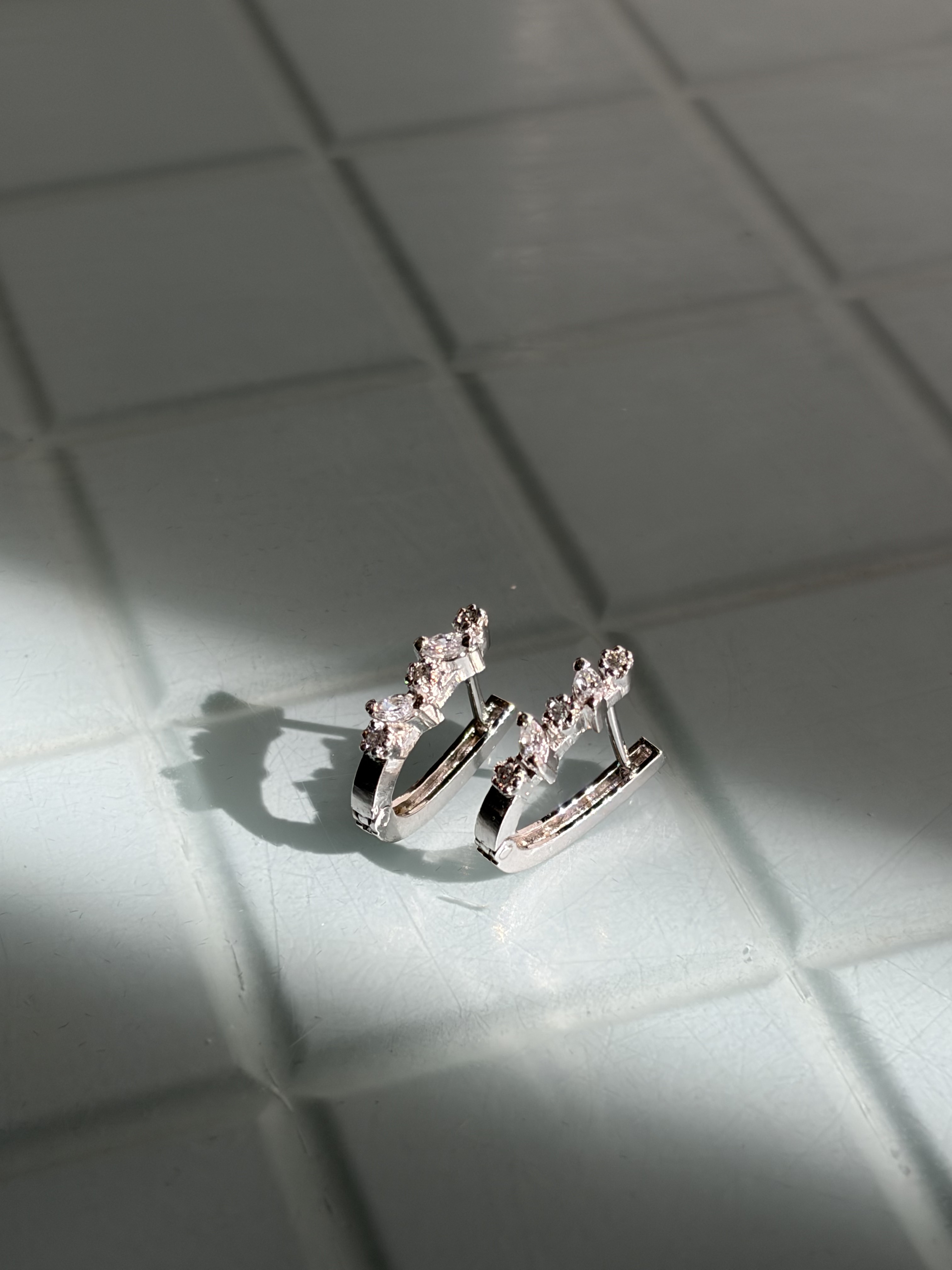 Aria Cluster Hoops
