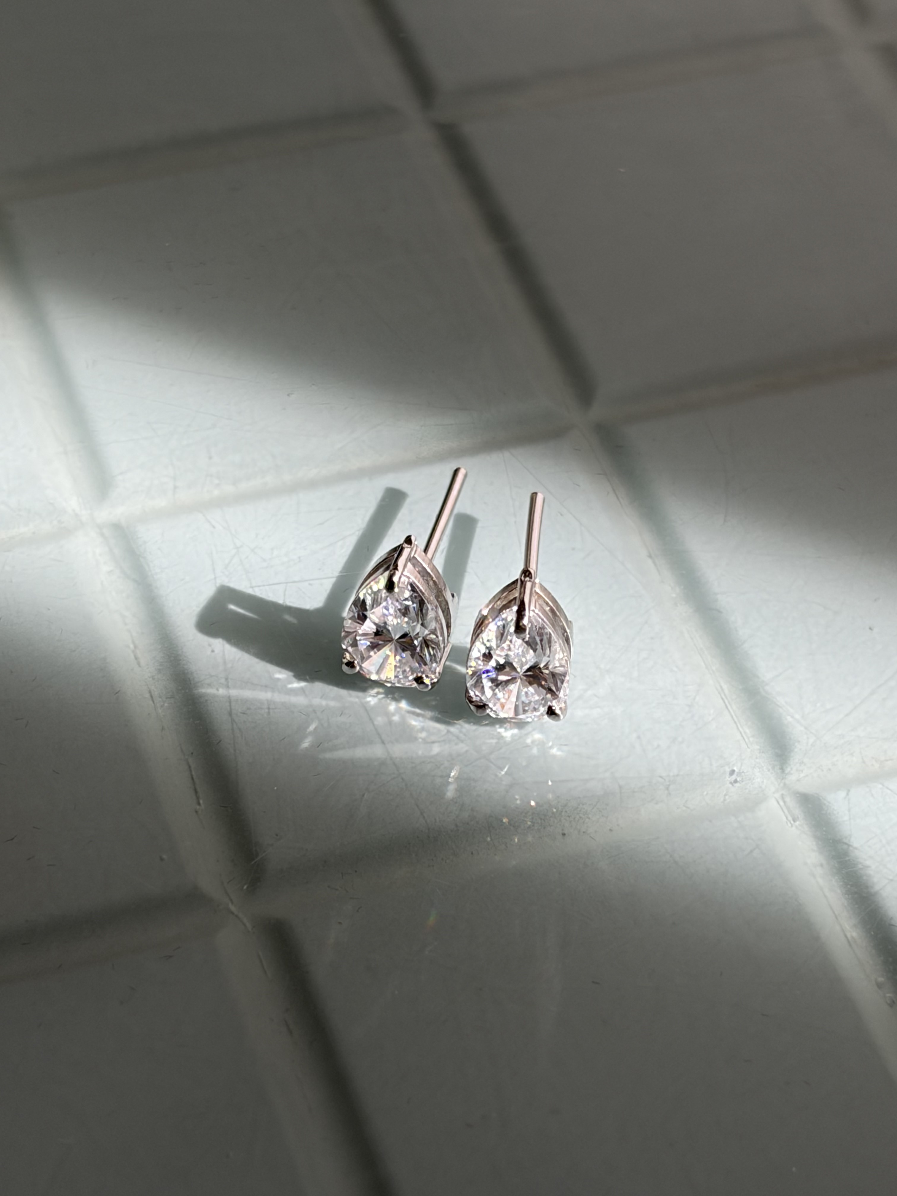 Elara Pear Studs — photo 2